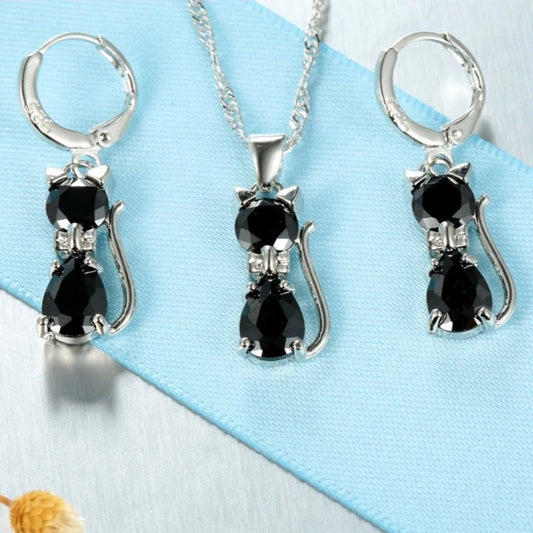 925 sterling ezüst ékszer szett – cica medál nyaklánc és kristályos huggie fülbevaló